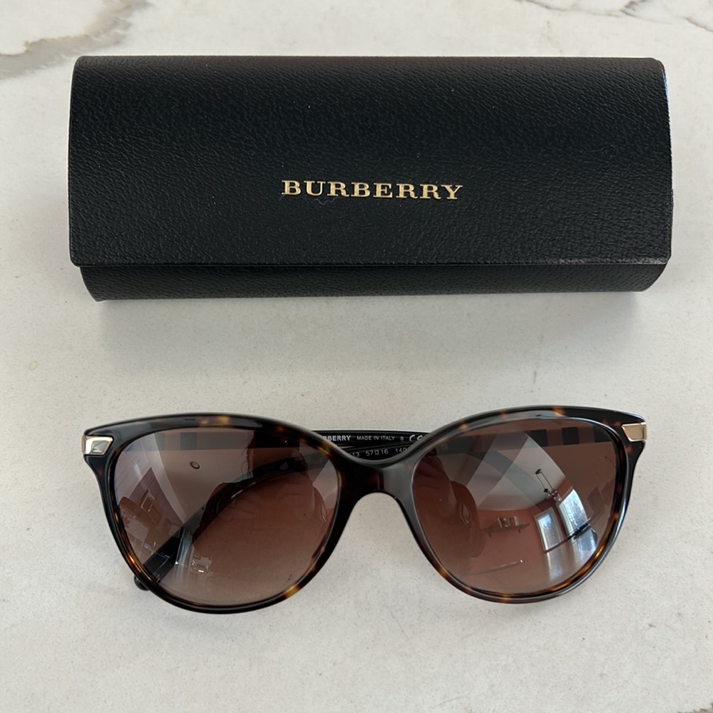 Like new Burberry sunglasses!